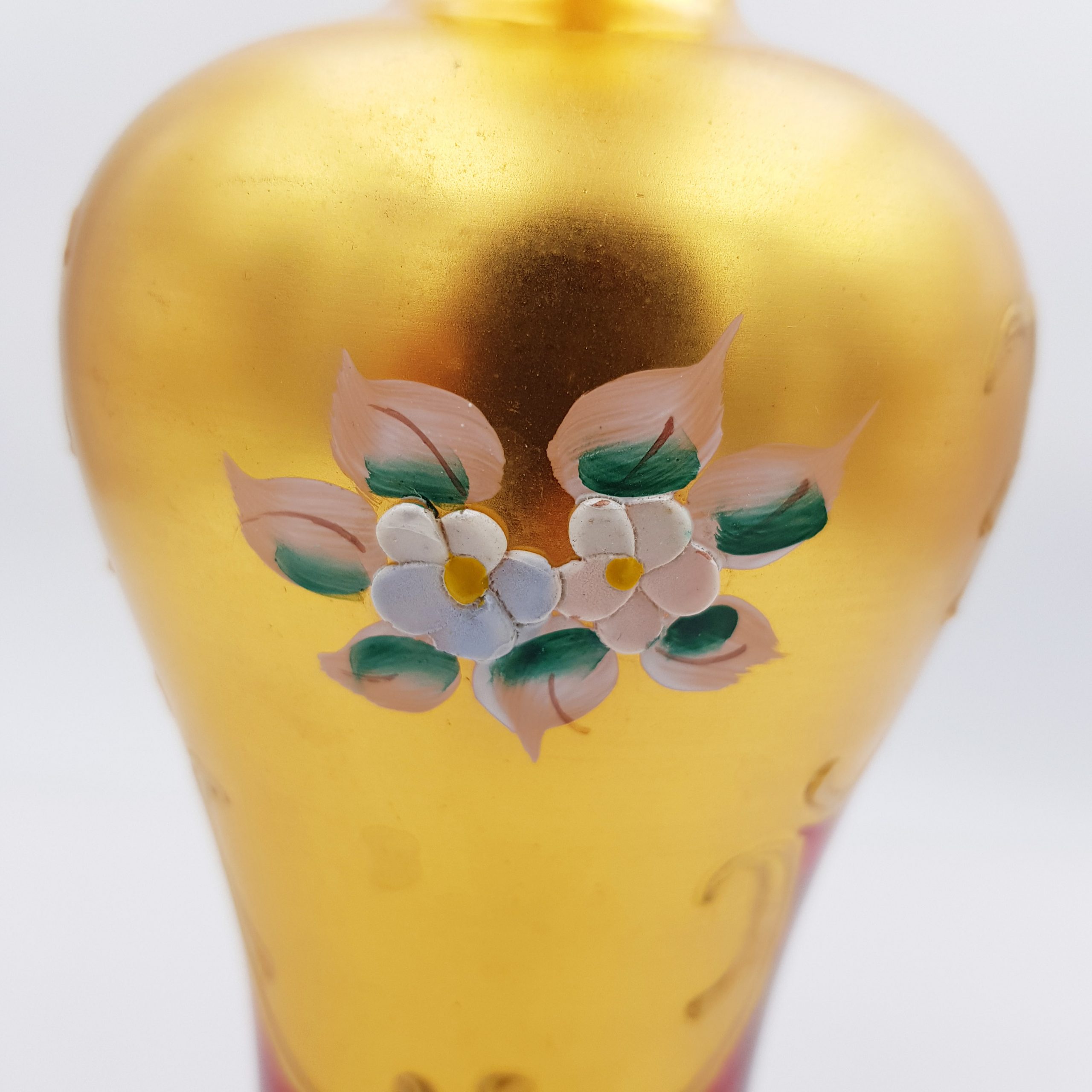 Vase Art Nouveau en verre rouge et or