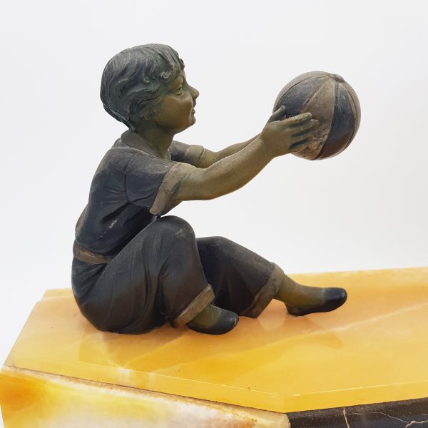 Statuette Art Déco Sculpture Art Déco enfants jouant au ballon